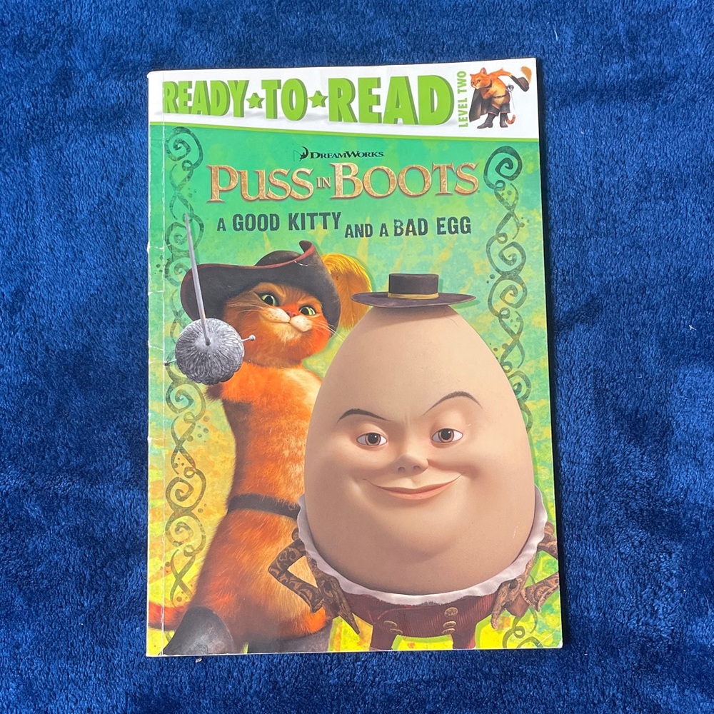 Dreamworks Puss in Boots Ready-to-Read Book - Green and Orange